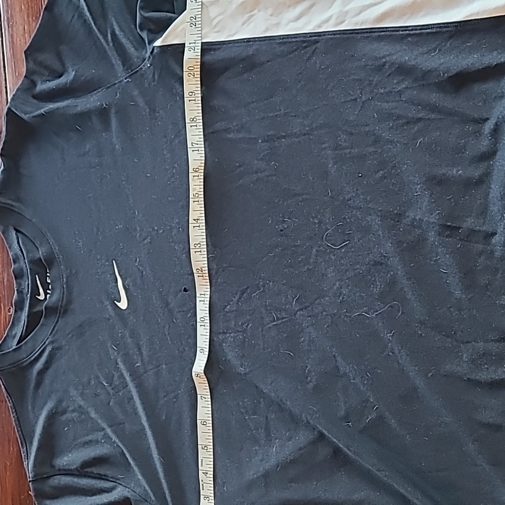 2 pc Nike tee shirts. One navy and white. Other black - Picture 15 of 16